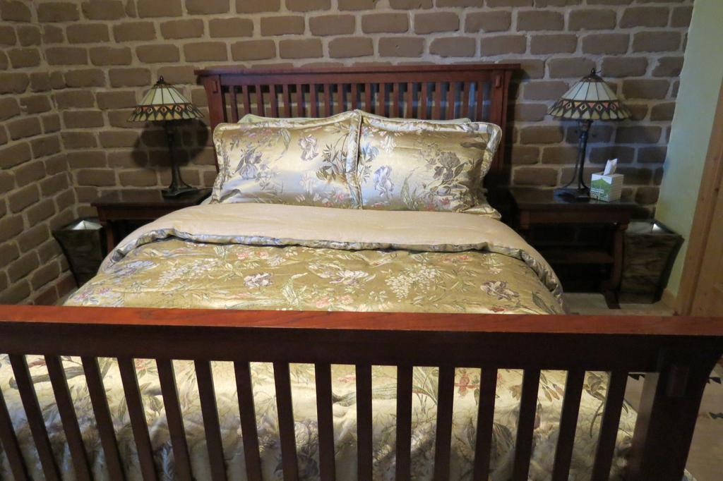 Silver River Adobe Inn Bed And Breakfast Farmington Exteriér fotografie